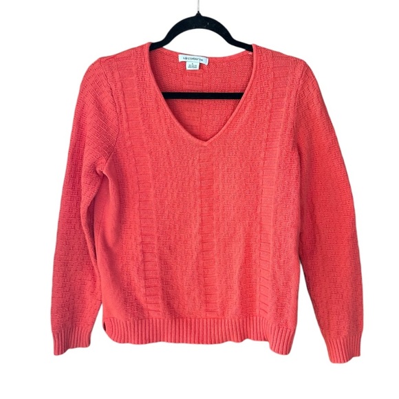 Liz Claiborne Sweaters - Liz Claiborne Women’s V-Neck Coral Color Sweater. Size Large